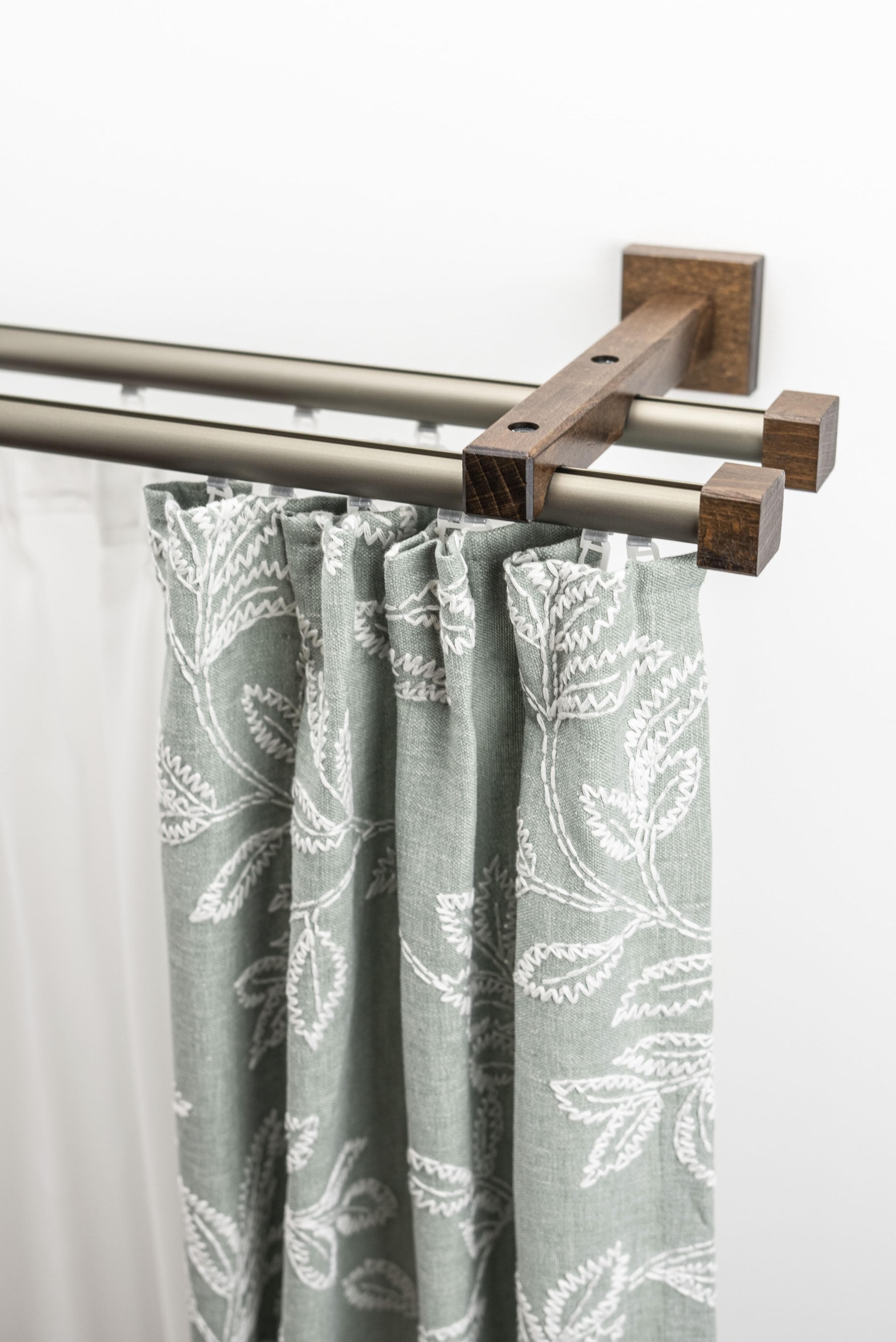 GARESA Gardinenschiene Cubus Quad Innenlauf 470cm Nussbaum Chrom