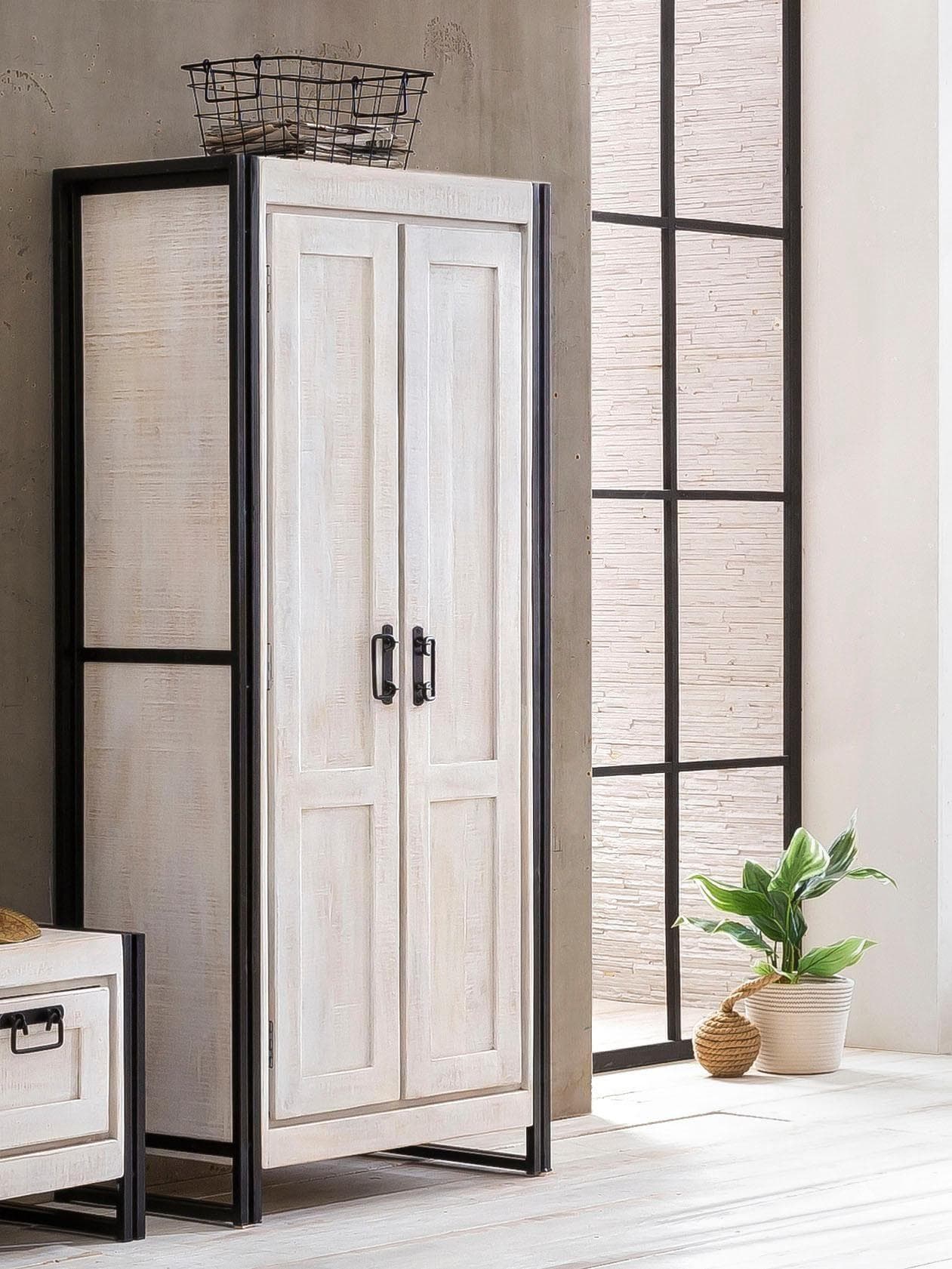 SIT Garderobenschrank White Panama Weiß Schwarz Vintage
