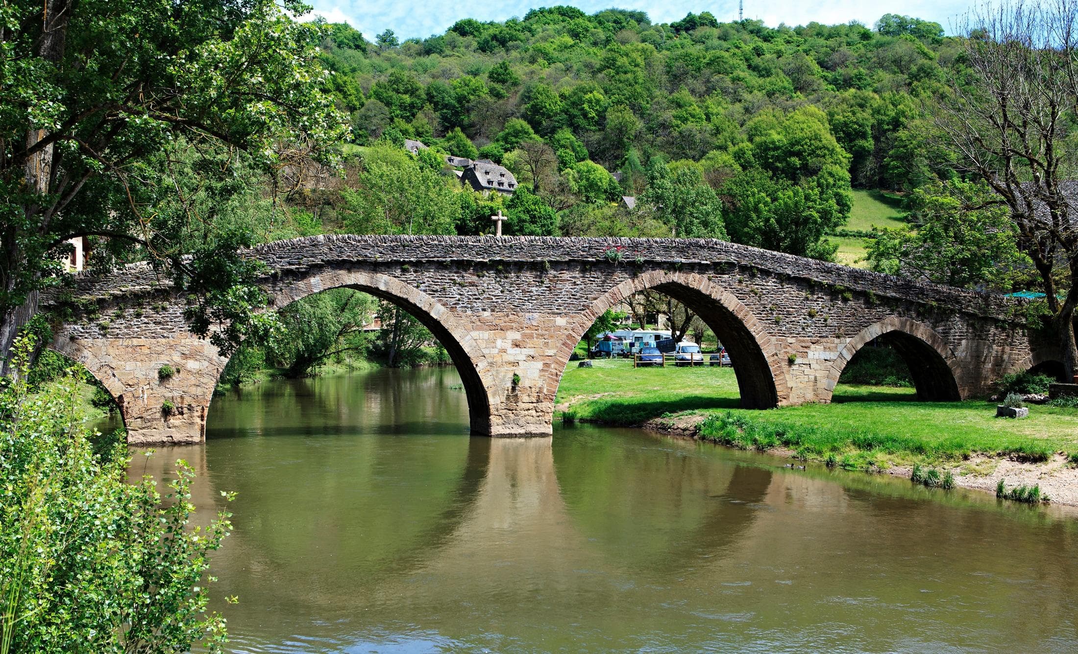 PAPERMOON Fototapete Steinbrücke Landschaft Vlies Bunt