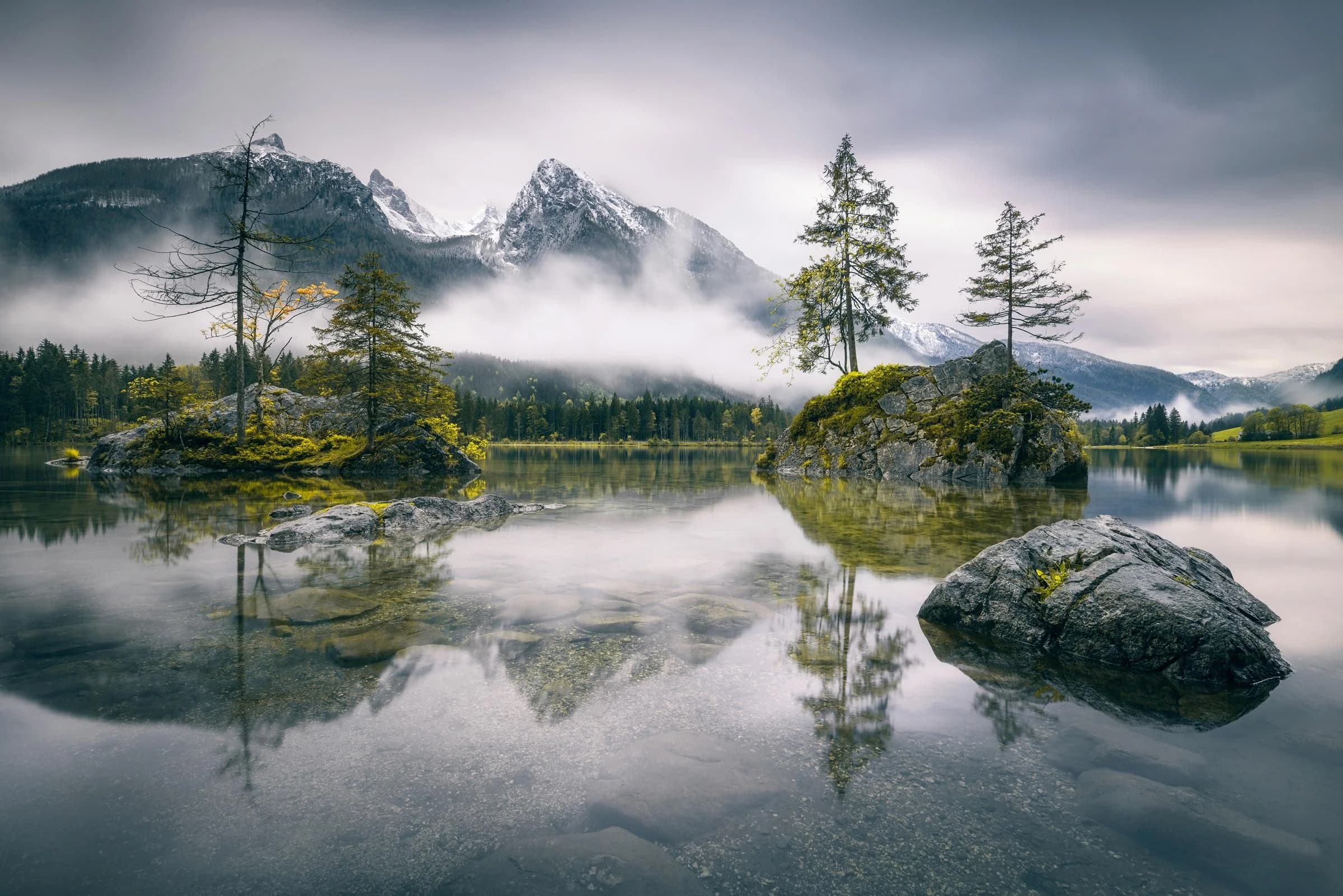 Fototapete PAPERMOON Regenrischer Morgen Hintersee Bay Vlies Bunt